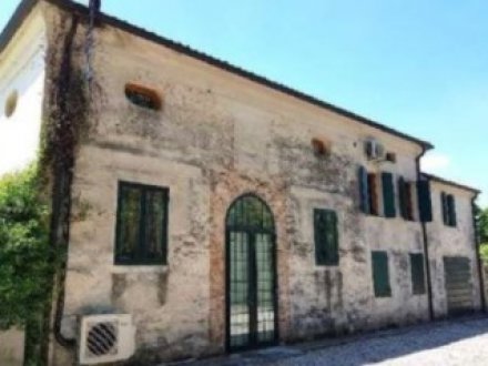 Fabbricato storico - Via Masotto 21/32 - villa storica con barchessa e corte esclusiva