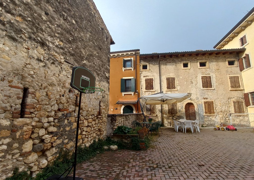 Vendita Case Semi-indipendenti San Martino Buon Albergo - Storica casa di corte del 1700 Località Marcellise
