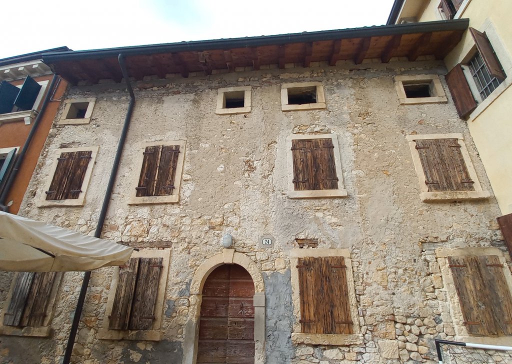 Vendita Case Semi-indipendenti San Martino Buon Albergo - Storica casa di corte del 1700 Località Marcellise